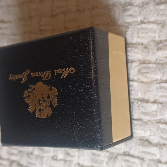 Maui Divers Box 📦 - Picture 4 of 8